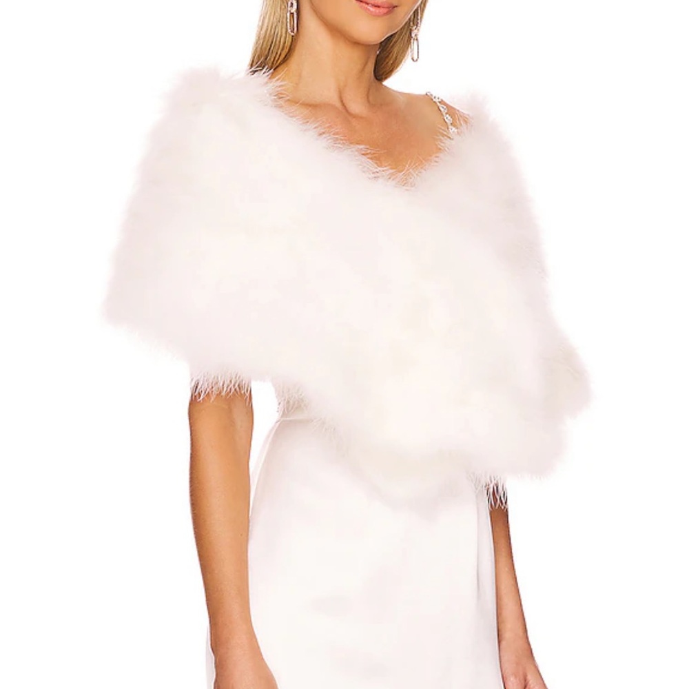 Bubish White Faux Fur Shawl - Picture 3 of 4